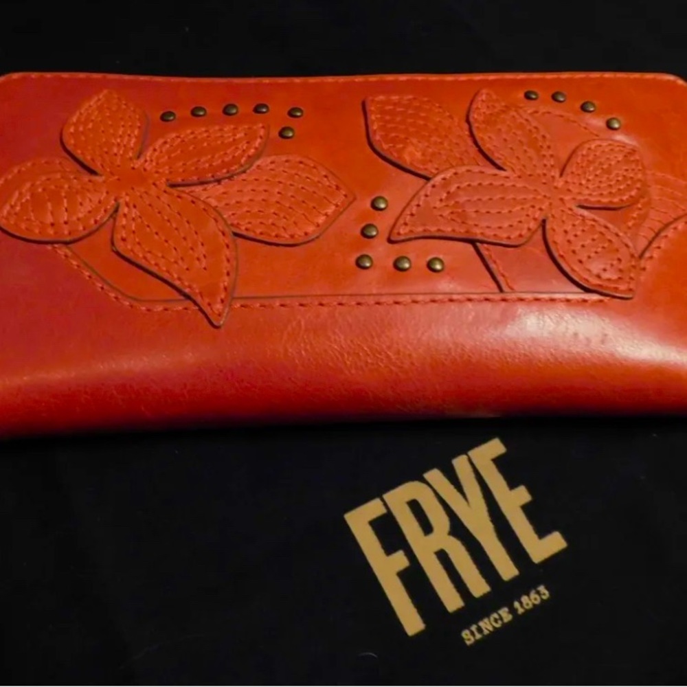 Frye brand Melissa floral zip wallet, nwt/ dust bag. $97 on Amazon.
